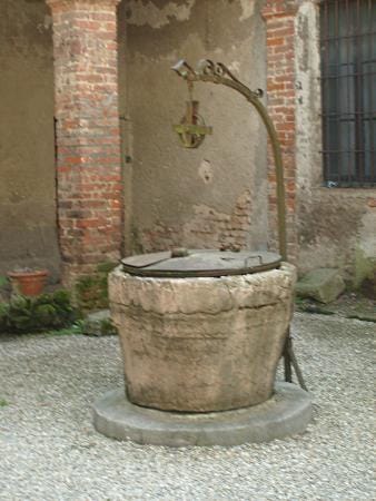Fontana Castello Borromeo