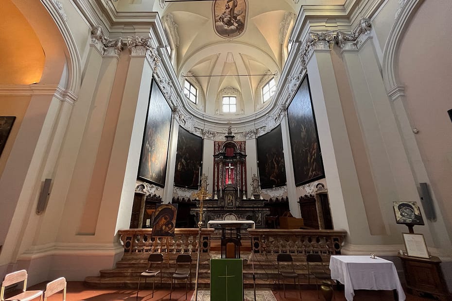 Pieve San Donato - Veduta della chiesa all'interno - altare